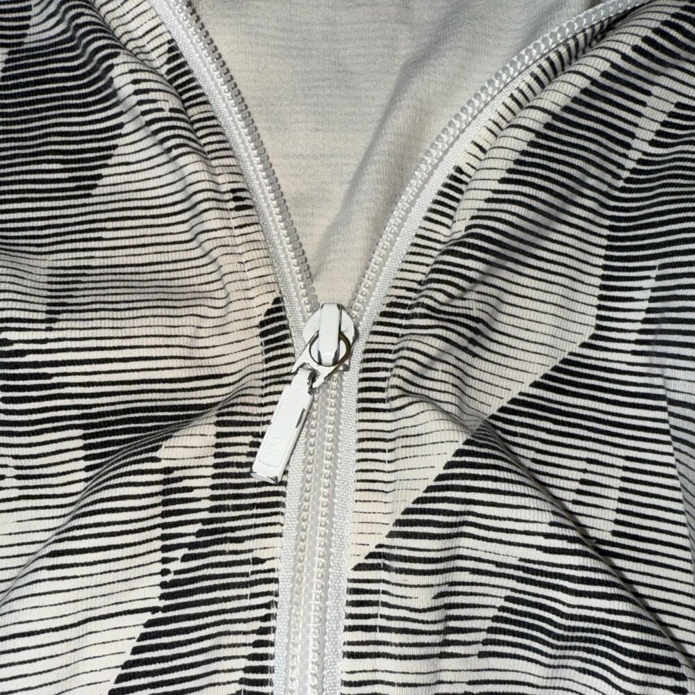Reebok Women's Gray Patterned Zip-Up Jacket Size Large - Picture 8 of 10